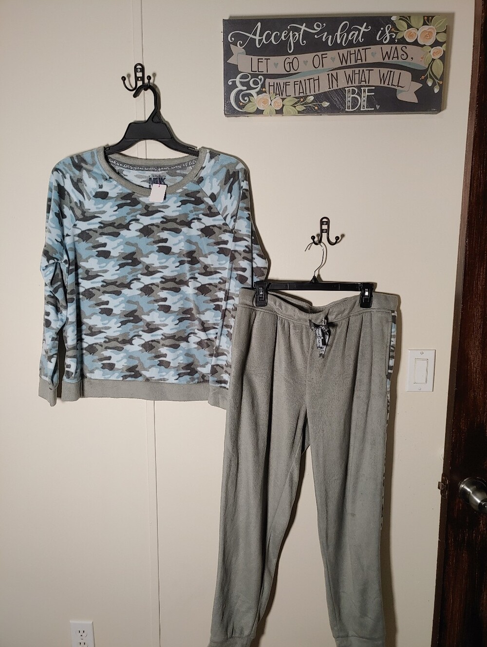 Super Cute Muk Luks Large Blue & Grey Camo Long Sleeve Pajama Set